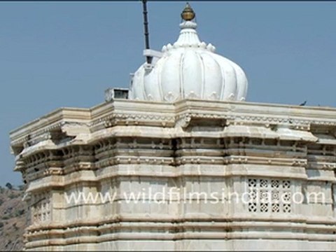 Temple in Jaisamand lake, UdaipurTemple in Jaisamand lake, Udaipur