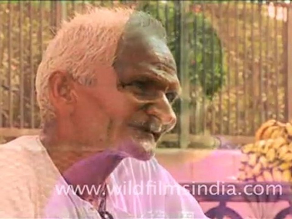 National Anthem of UK sung by Indians