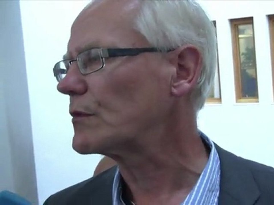 Breivik se apresenta à justiça