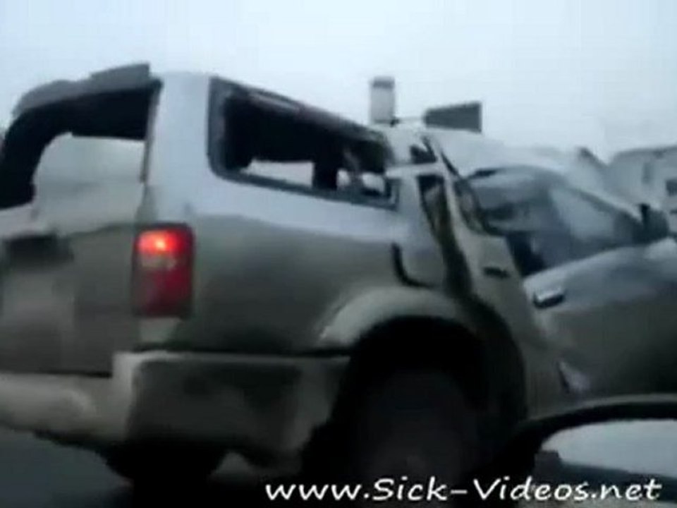 Driving ein Autowrack On The Highway