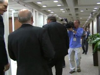 Grécia pressiona FMI