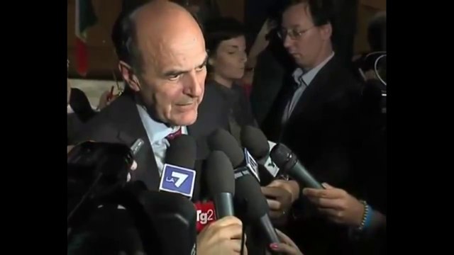 Bersani - Abbiamo davanti mesi drammatici, non basta mandar via Berlusconi