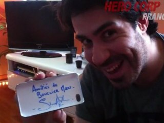 [Concours] Gagnez une coque iPhone 4 Hero Corp Dédicacé par Simon Astier