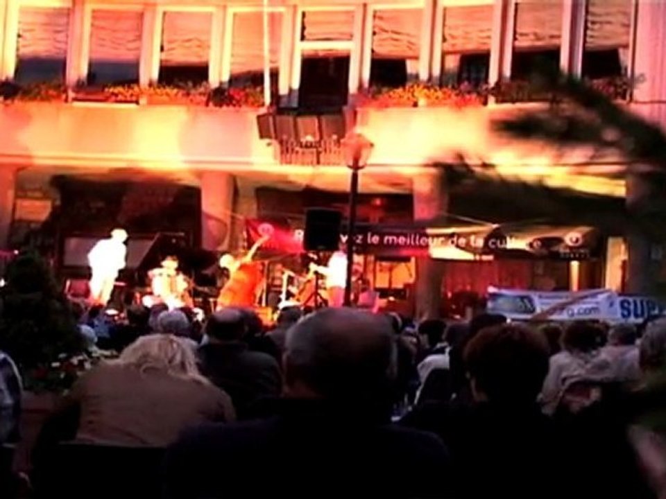 JAZZ N' BOUF  2011 - BOURGSTMAURICE.TV