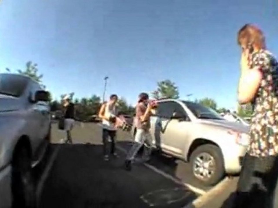 Skaters Save Zwei Babys von Locked Car