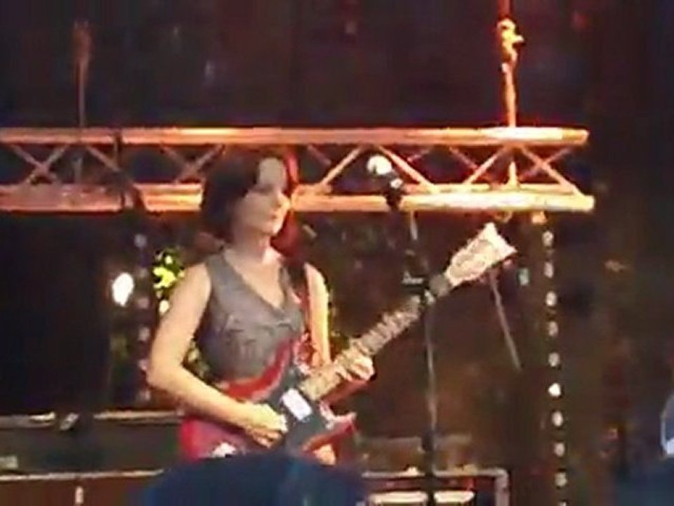 Electrelane - I Want To Be The President live @ Paris 110722