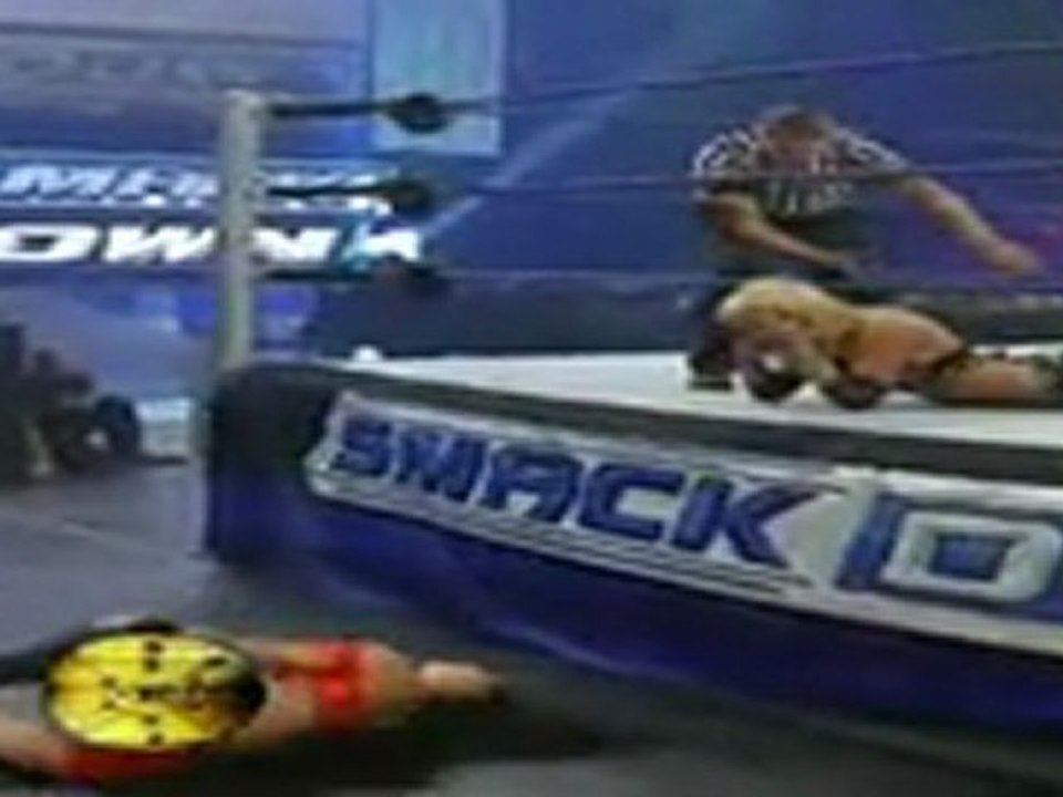 WWE SmackDown (22/07/2011) - Michelle McCool vs Gail Kim