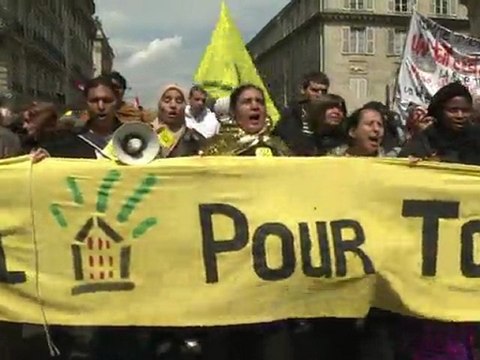 Sans logis : manifestation à Paris pour un plan d'urgence