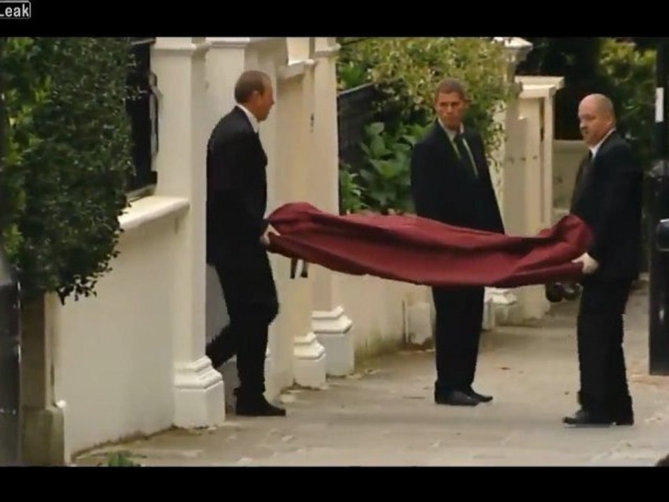 Amy Winehouse Leaves Home For The Last Time.