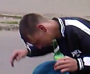 Попытался разбить бутылку за ВДВ (strangeworlds.at.ua)