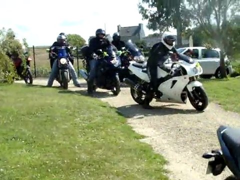 départ du cortège motos pour le mariage de val et ben