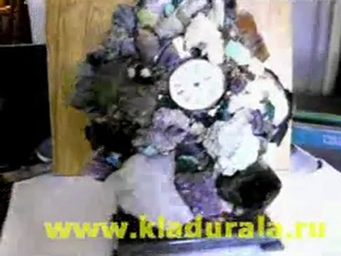 Каменная горка с часами.