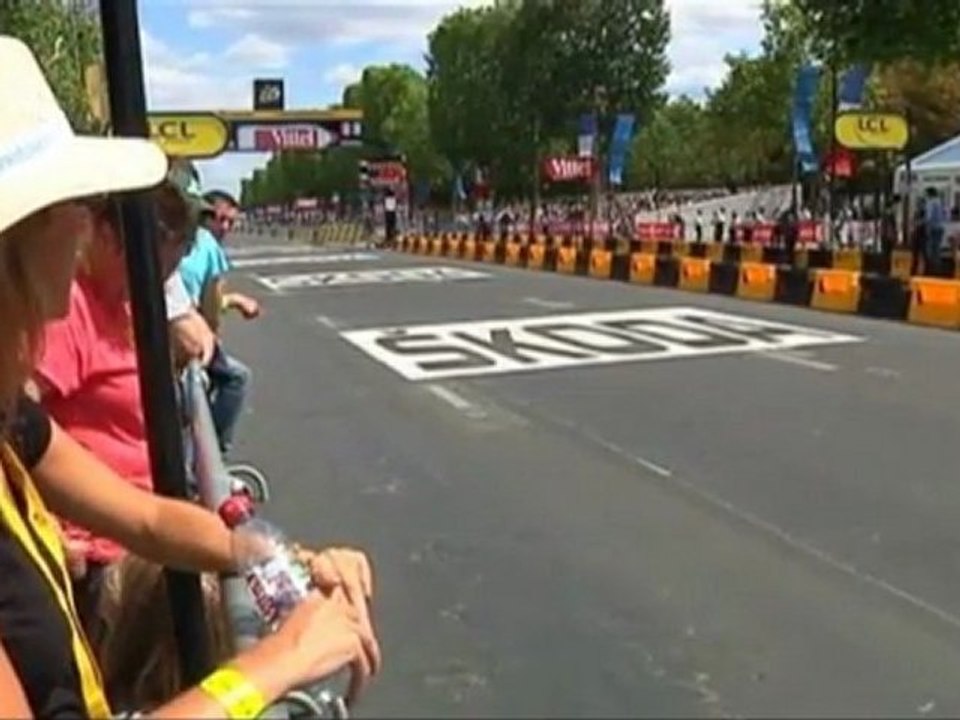 Cadel Evans gewinnt die Tour als erster Australier