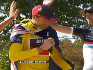 Tina Arena chante l'hymne australien (podium Tour de France 2011 - Cadel Evans)