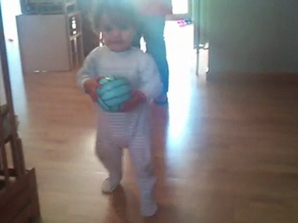 Timothée - 16 mois - Premiers pas Part 2