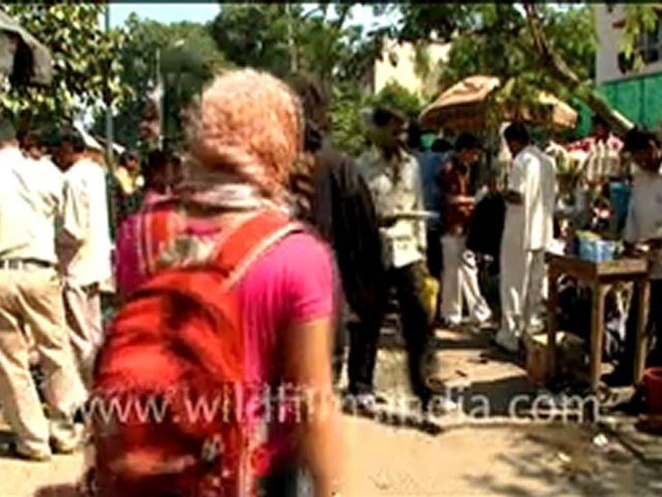 Safdarjung Bus Stop Delhi
