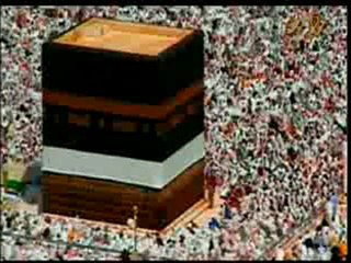 Yüce Allah müminlerin tek dostu ve yardımcısıdır