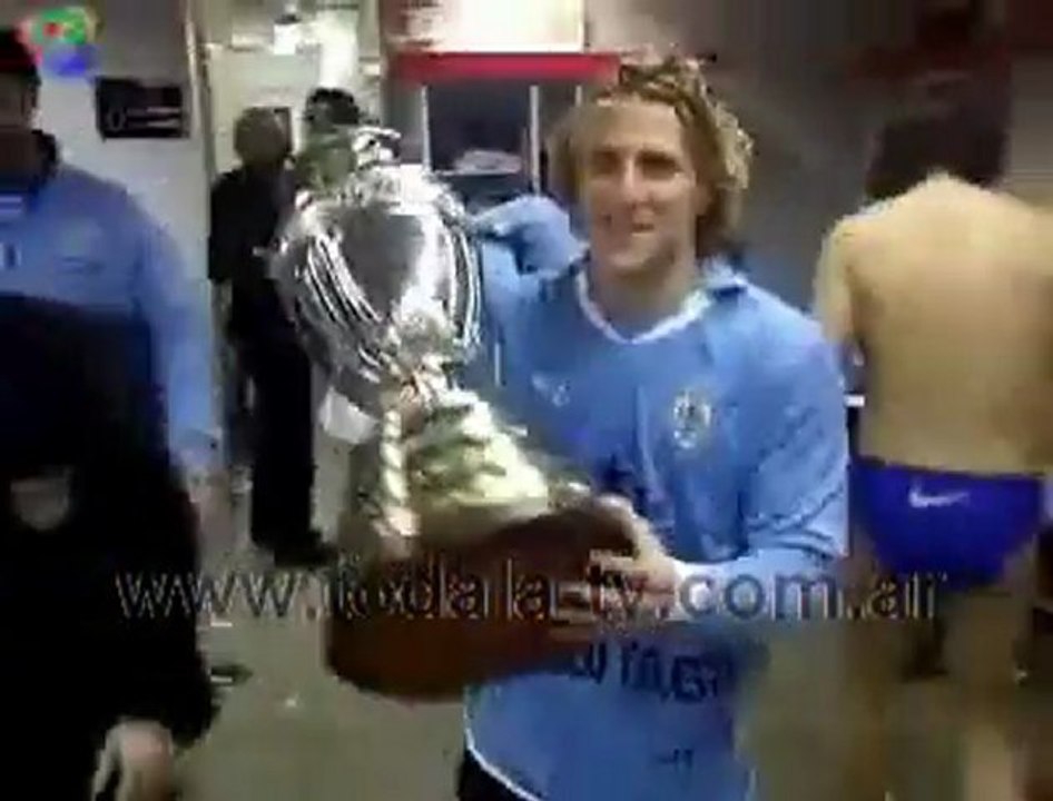 forlan besando la copa america, abreu en calzones azules y caceres desnudo