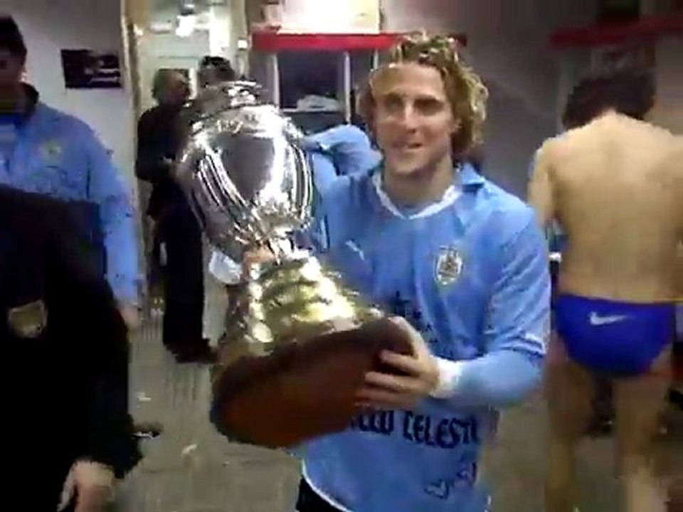 Στριπτίζ από τους παίκτες της Ουρουγουάης