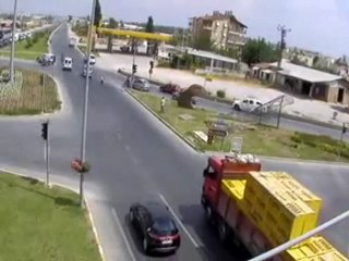 ILICA YOL KAVŞAĞI’NDA KAZA