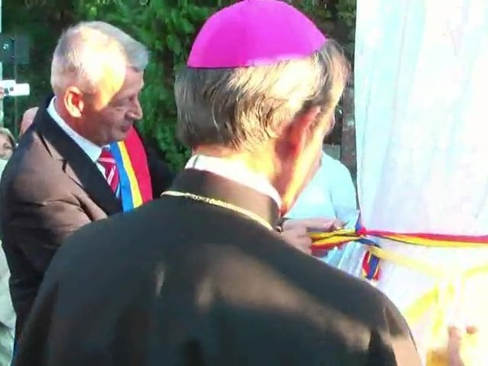 Ceremonia dezvelirii şi sfinţirii bustului Fericitului Papă Ioan Paul II