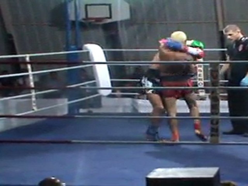 Mehdi Touel vs Hamlaoui Yassine round 4 - Gala du Phenix 3 - 02-07-11 phenix muaythai