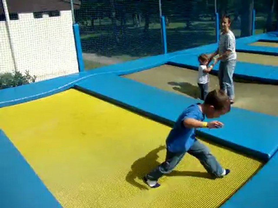 mi primera vez en el trampolin
