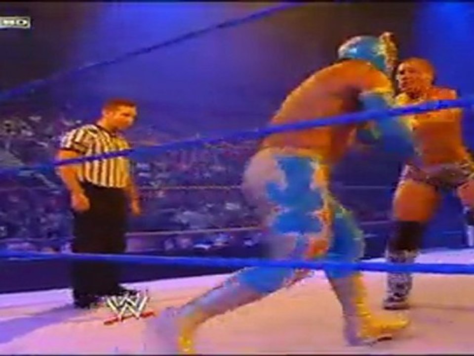 catch attak  smackdown sin cara vs tyson kid