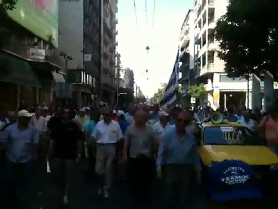 Πορεία οδηγών ταξί στη Βουλή