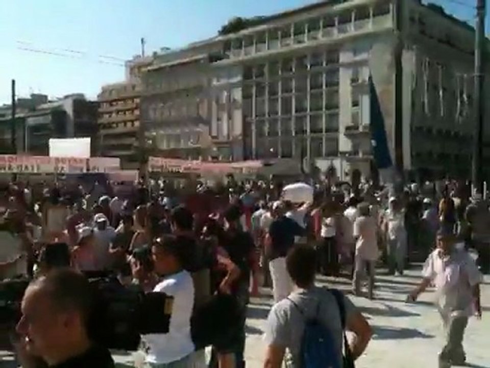 Συγκέντρωση οδηγών ταξί στη Βουλή