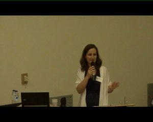 Anne Eyraud-Loisel présente Bruno Rousset lors de la journée de passation de la direction de l'ISFA.