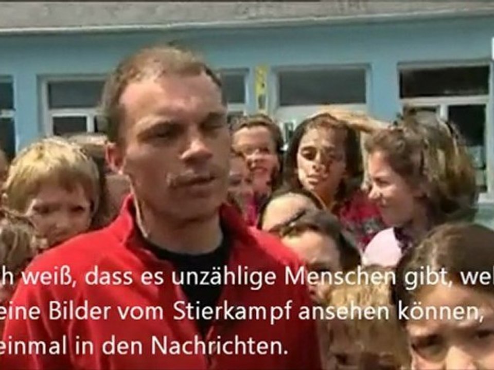 Ein Stier kommt in die Schule