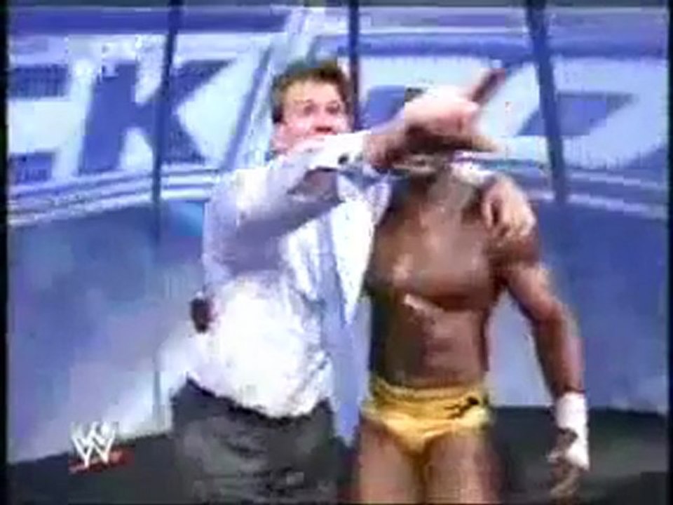 WWE Smackdown - Mini Taker takes a chokeslam from The Undertaker 2004