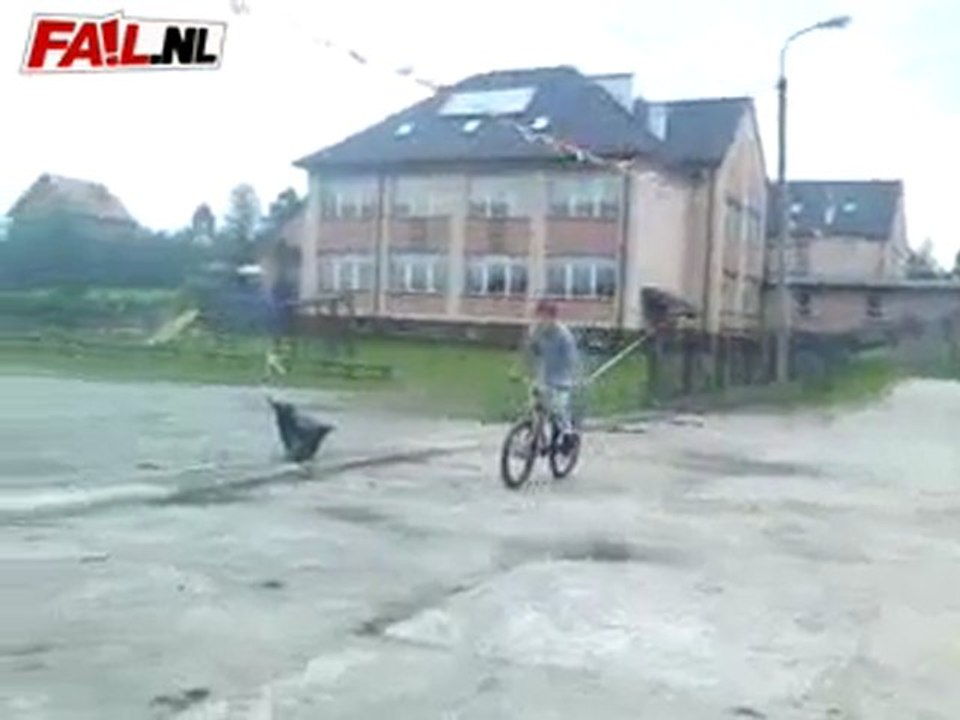 Bike springt auf die Bühne Fail