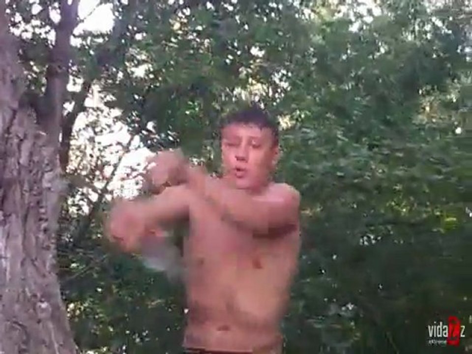 Fara Maszas FAL! kränkeln