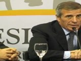 Uruguay distingue a Tabárez y lo postula como embajador del deporte de la Unesco