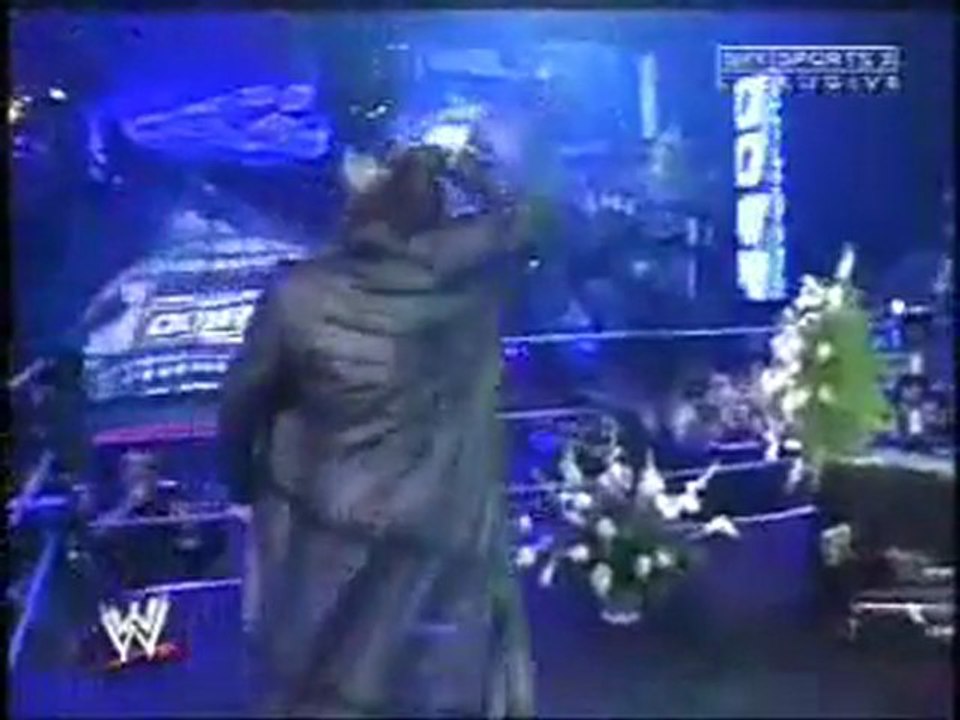 WWE Smackdown - Undertaker scares and attacks Randy Orton 2005