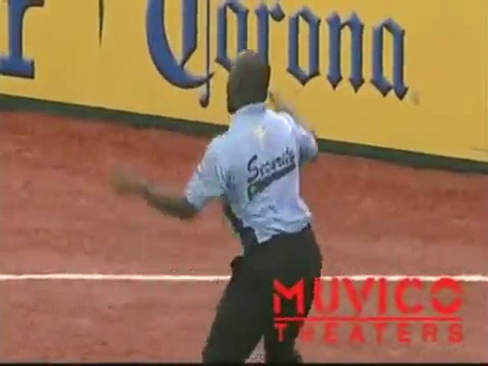 Security Guard stiehlt allen die Show Von Mascott