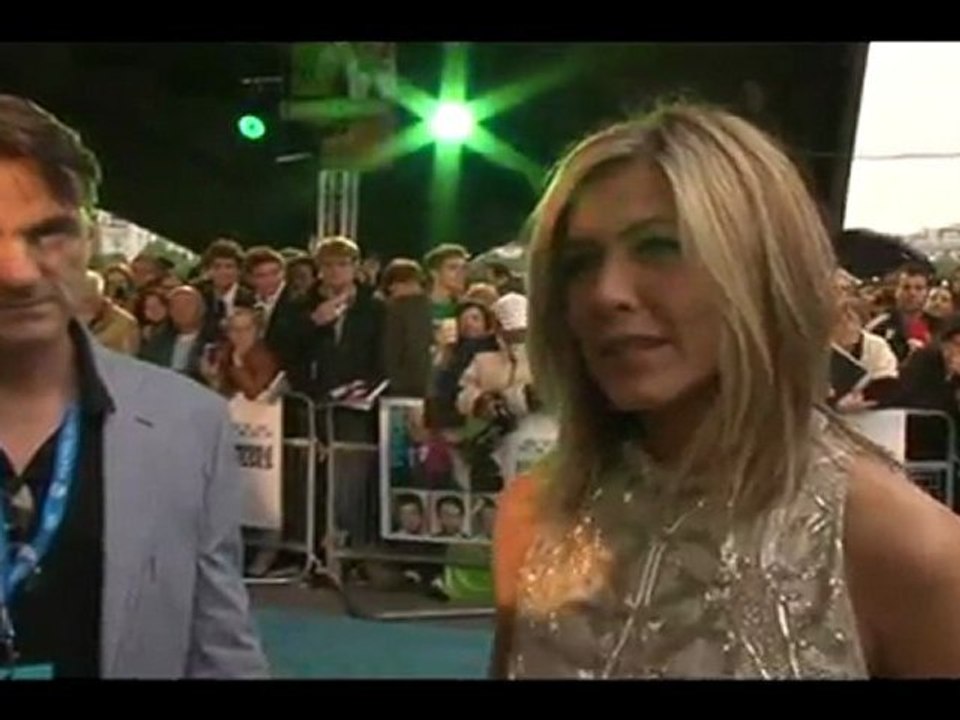 Jennifer Aniston - "Horrible Bosses" Premiere (Talk about Justin Theroux)