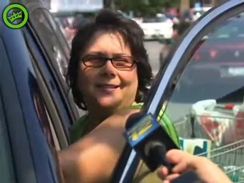 Die Frau hat keinen Sinn im Interview