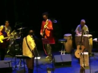 ousanousava ma premiere guitare