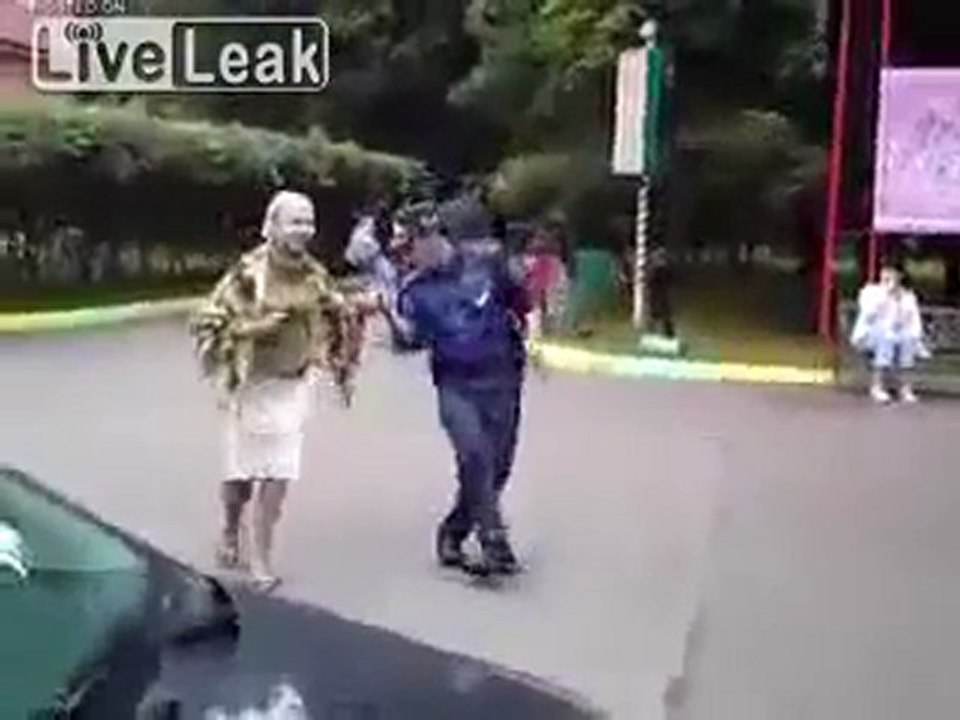 Russischer Polizist verrückt