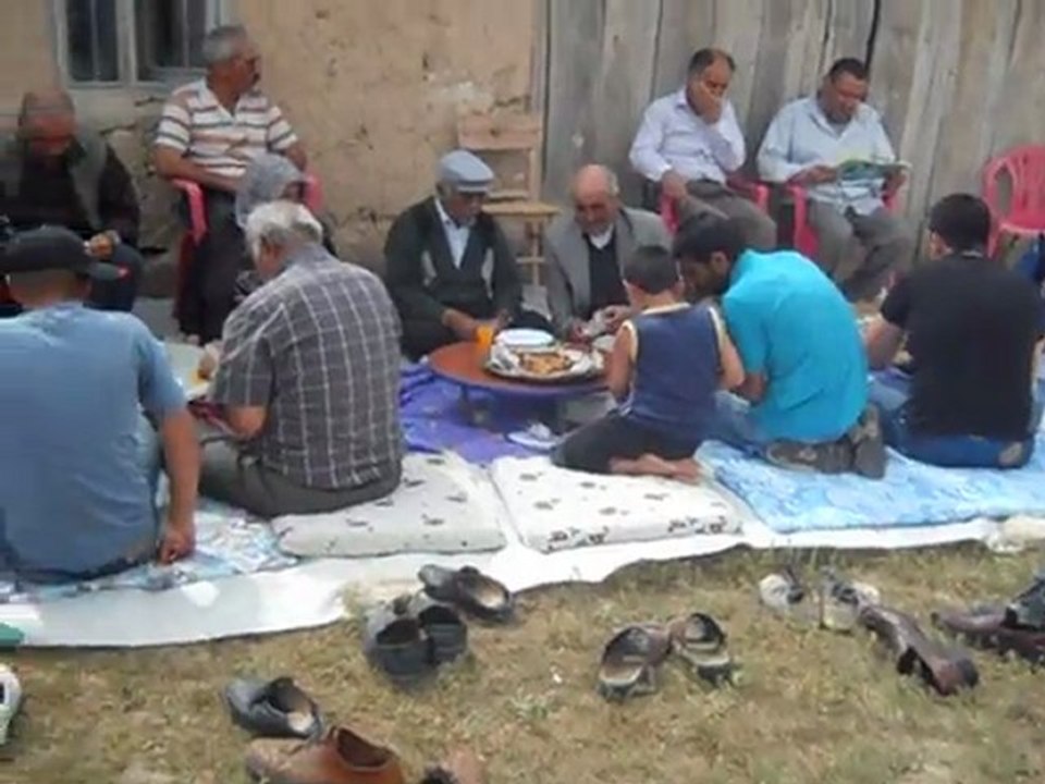 Kuruagil kÖyÜmÜzde yemek 2