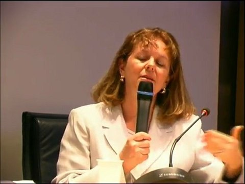 6- La grande corruption est-elle un crime contre l'humanité? Débat entre les intervenants