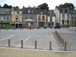 Scooters en balade - Arrivée à la Gacilly en Juillet 2011