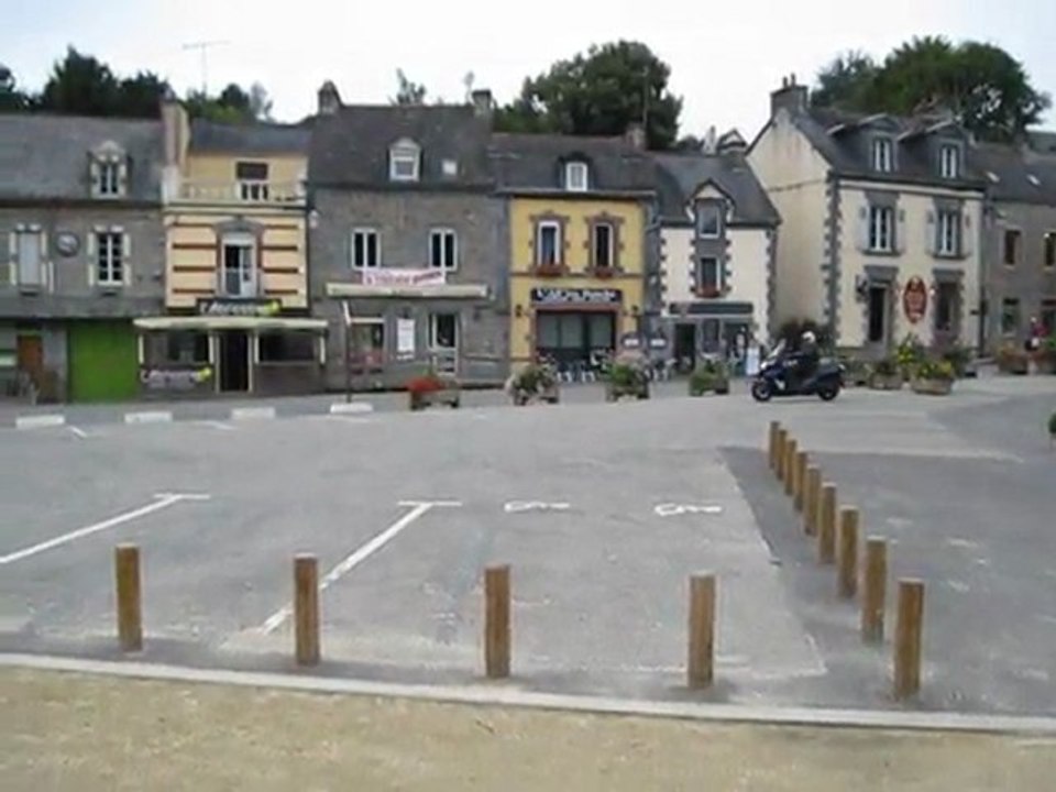 Scooters en balade - Arrivée à la Gacilly en Juillet 2011