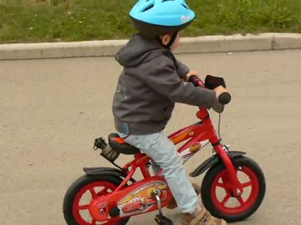 26.07.11 : Camille fait du vélo tout seul