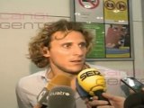 Forlán: No sé nada de la salida de Agüero