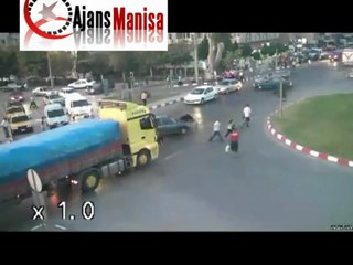 Kamyon Altında Kalmaktan Son Anda Kurtuldu