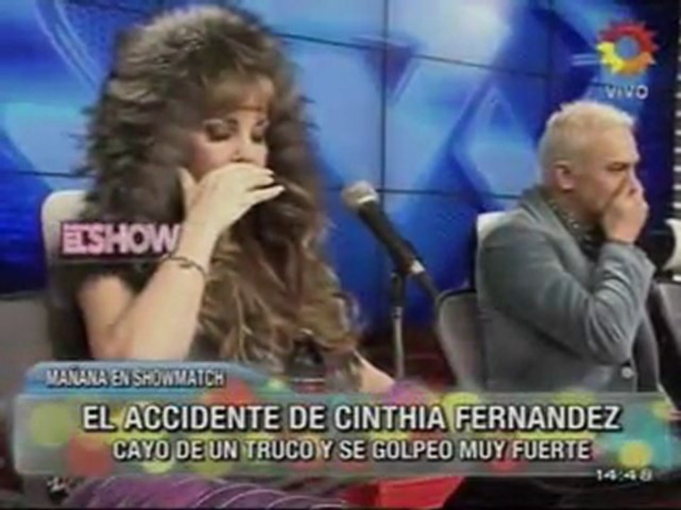 LA CAÍDA DE CINTHIA FERNÁNDEZ EN BAILANDO 2011 - ESTE ES EL SHOW
